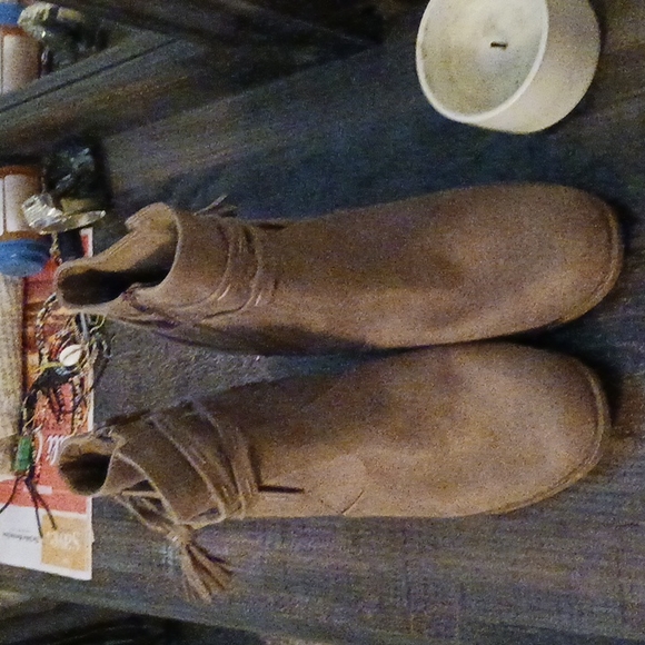 Shoes - Picture 3 of 4